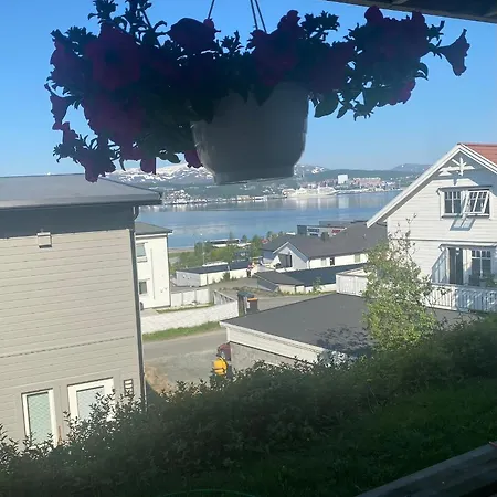 Polar Cozy Apartment - With View And Free Parking Tromso Exterior photo