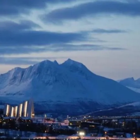 Polar Cozy Apartment - With View And Free Parking Tromso Exterior photo